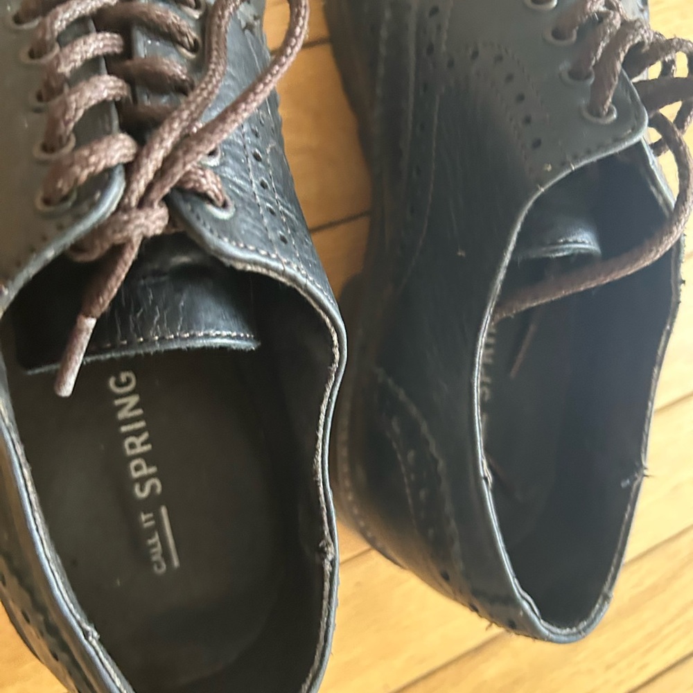 In GC 7/10 Call It Spring Men's Black Wingtip Oxford Brogues SZ 8.5!! - Picture 3 of 5